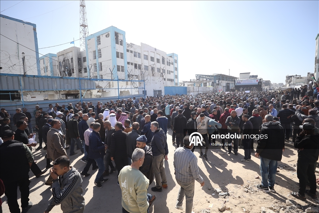 غزة.. وقفة احتجاجية أمام مقر "الأونروا" رفضا لمحاولات إنهاء دورها