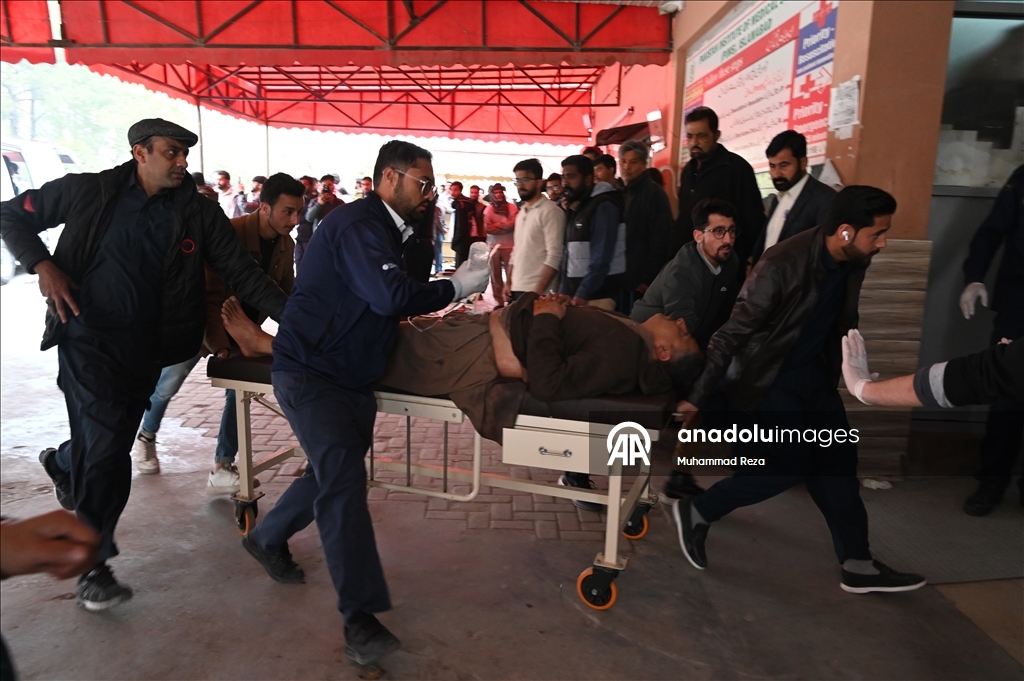 Число жертв взрыва в мечети в Пакистане достигло 38