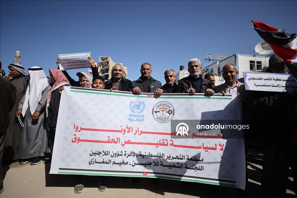 غزة.. وقفة احتجاجية أمام مقر "الأونروا" رفضا لمحاولات إنهاء دورها