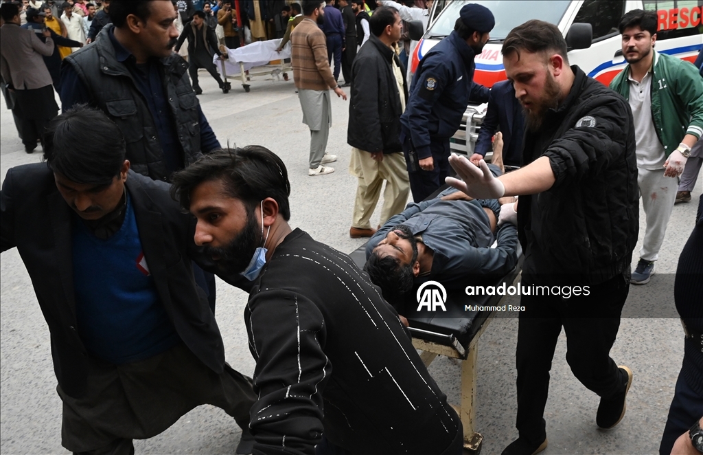 Число жертв взрыва в мечети в Пакистане достигло 38