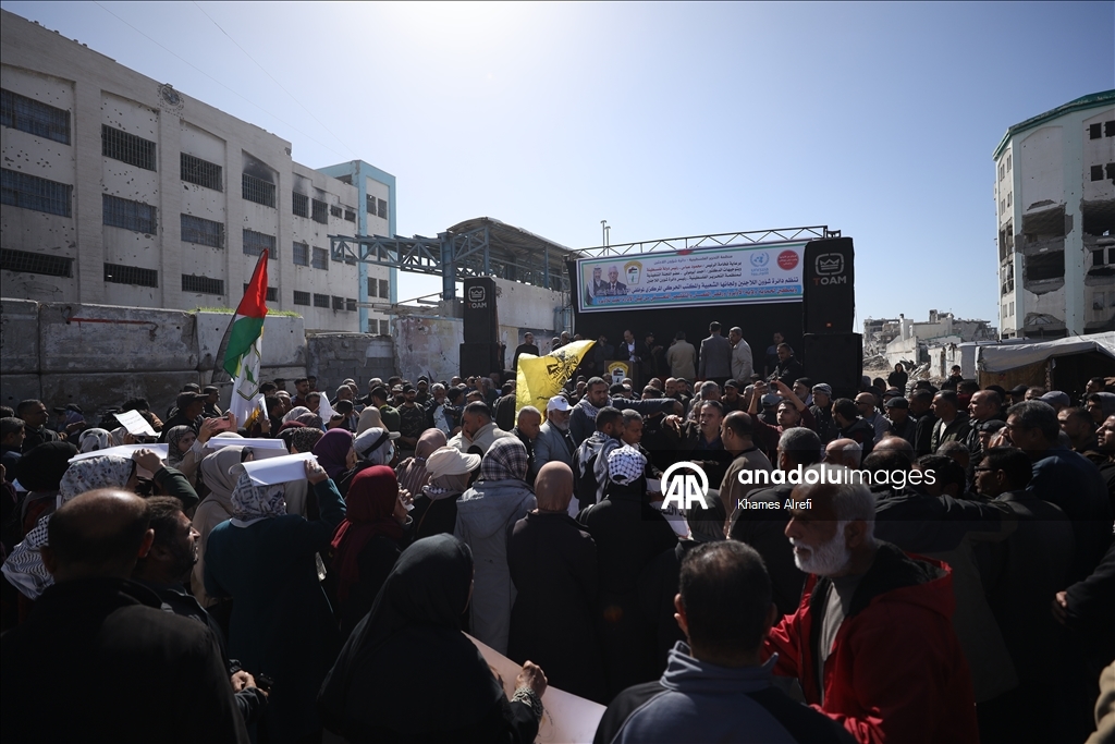 غزة.. وقفة احتجاجية أمام مقر "الأونروا" رفضا لمحاولات إنهاء دورها