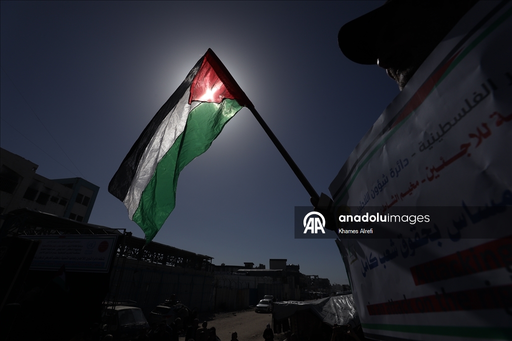 غزة.. وقفة احتجاجية أمام مقر "الأونروا" رفضا لمحاولات إنهاء دورها