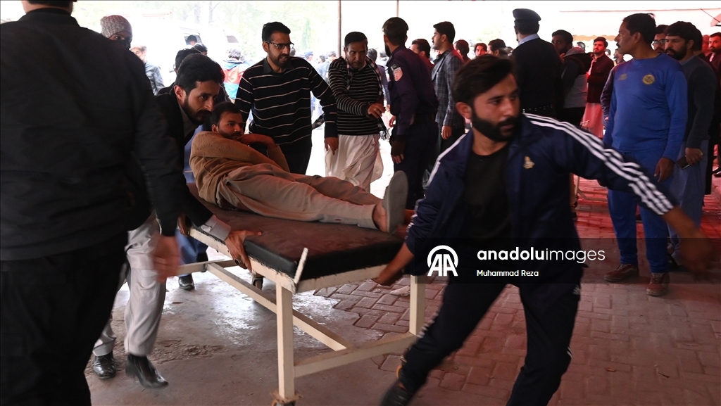 Число жертв взрыва в мечети в Пакистане достигло 38