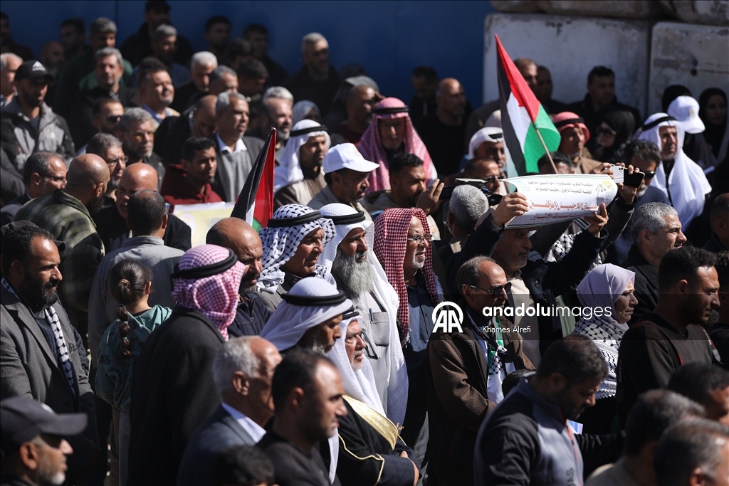 غزة.. وقفة احتجاجية أمام مقر "الأونروا" رفضا لمحاولات إنهاء دورها