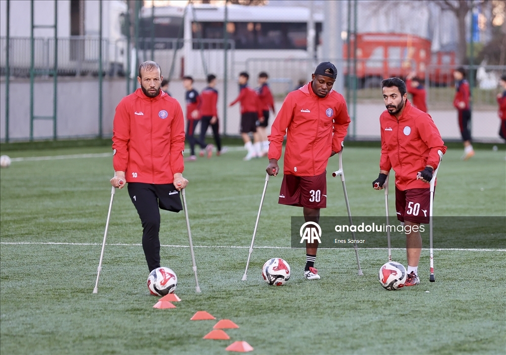 كرة قدم للمبتورين.. مسيرة نجاح للجزائري أوشين في الملاعب التركية