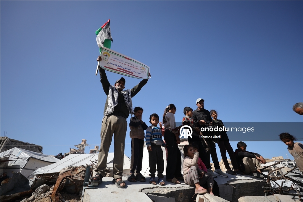 غزة.. وقفة احتجاجية أمام مقر "الأونروا" رفضا لمحاولات إنهاء دورها