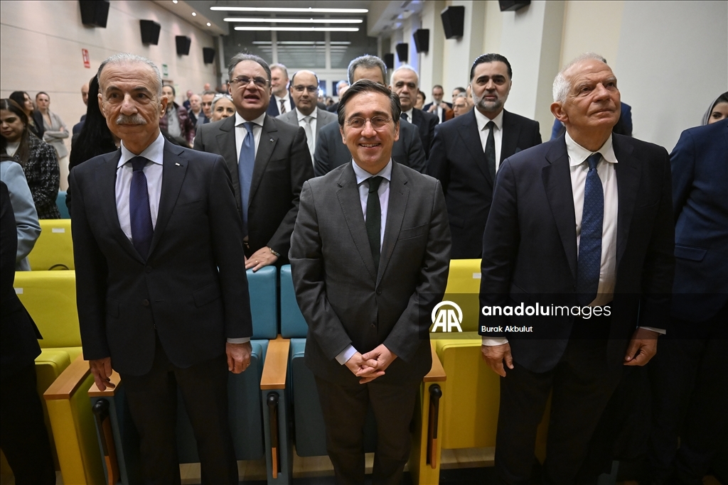 فلسطين تكرم وزير خارجية إسبانيا بوسام الدولة