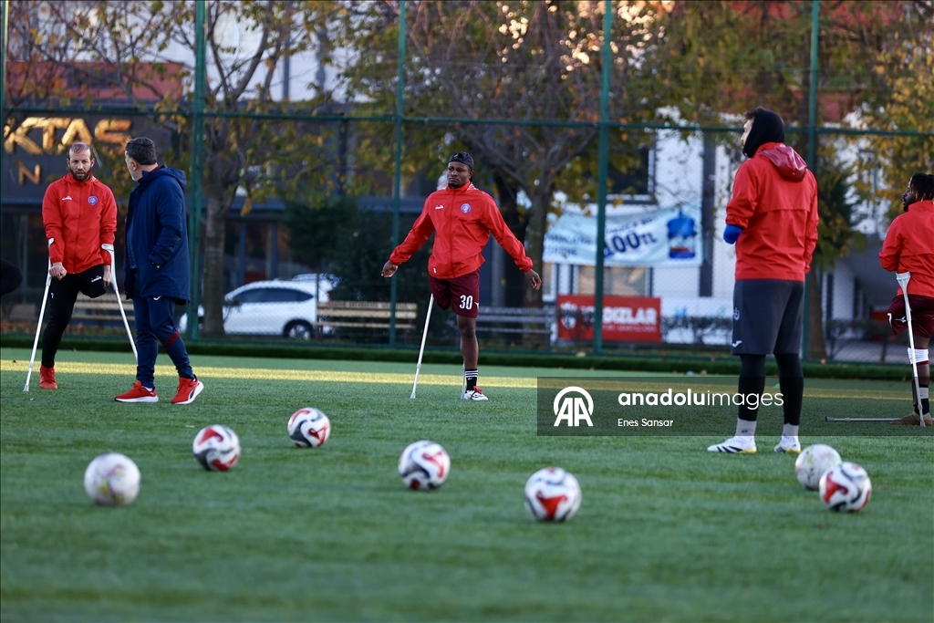 كرة قدم للمبتورين.. مسيرة نجاح للجزائري أوشين في الملاعب التركية