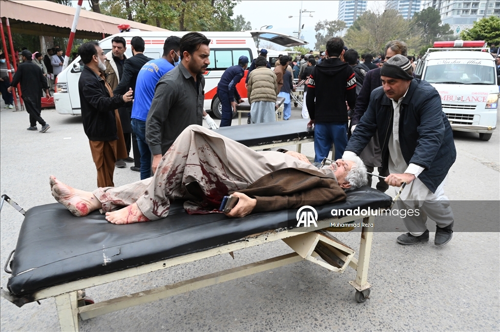 Число жертв взрыва в мечети в Пакистане достигло 38