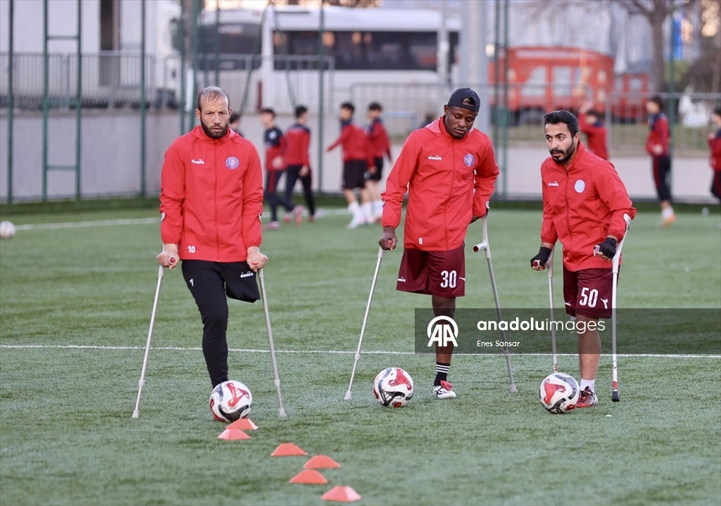 كرة قدم للمبتورين.. مسيرة نجاح للجزائري أوشين في الملاعب التركية