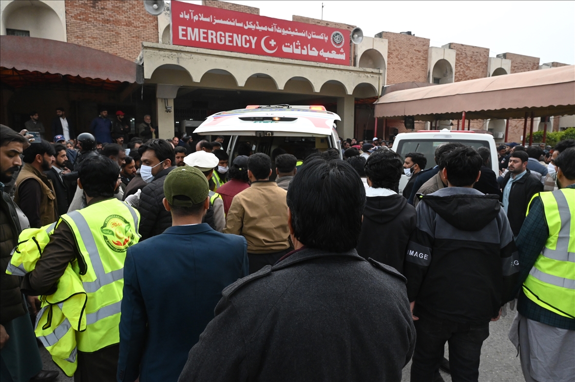 Число жертв взрыва в мечети в Пакистане достигло 38