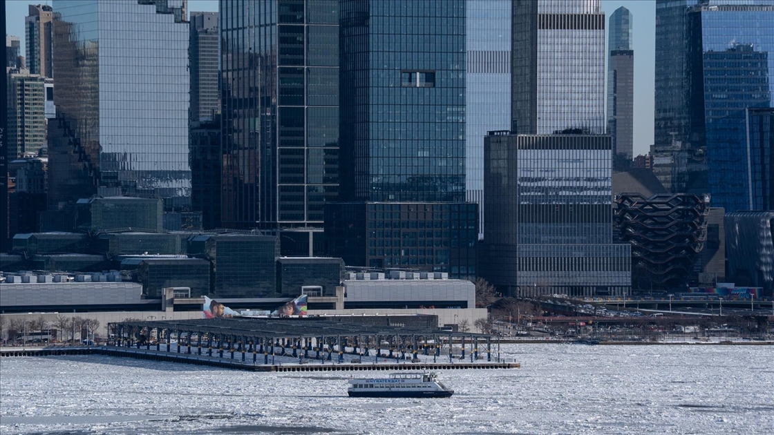 Dondurucu soğukların ardından Hudson Nehri buz kütleleriyle kaplandı