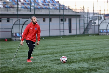 كرة قدم للمبتورين.. مسيرة نجاح للجزائري أوشين في الملاعب التركية