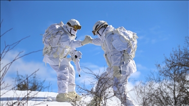 Jandarma komandolardan kış tatbikatı