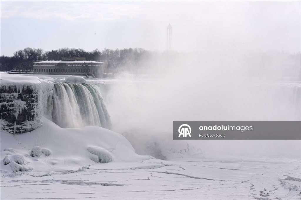 Niagara Falls Partially Freezes