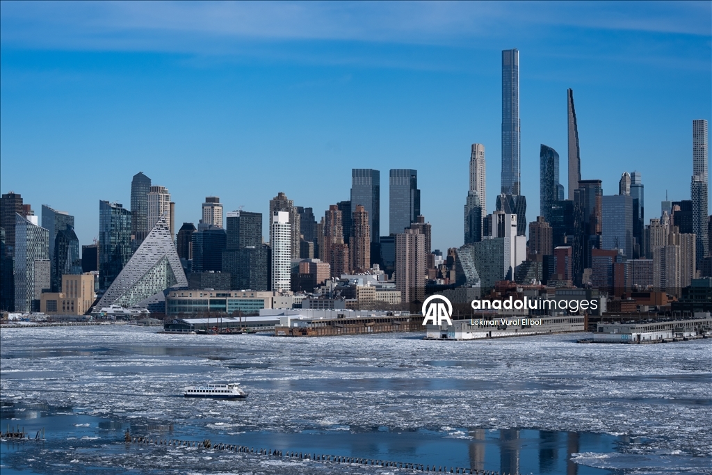 Ледяные глыбы на Гудзоне после двухнедельных морозов