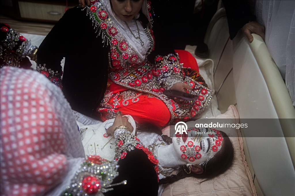 Bulgaristan’ın Ribnovo köyünde “gelina” geleneği yaşatılmaya devam ediyor