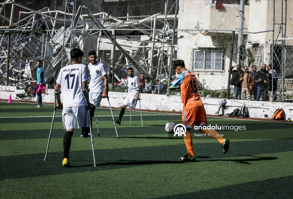 İsrail saldırıları sonucu ampute edilen Filistinliler, futbol takımı kurarak sahaya çıktı