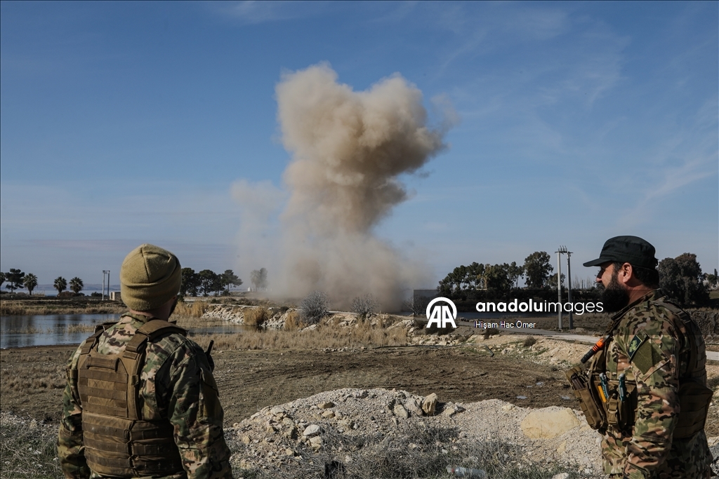 «Анадолу» запечатлело разминирование территории мавзолея Сулейман Шаха в Сирии