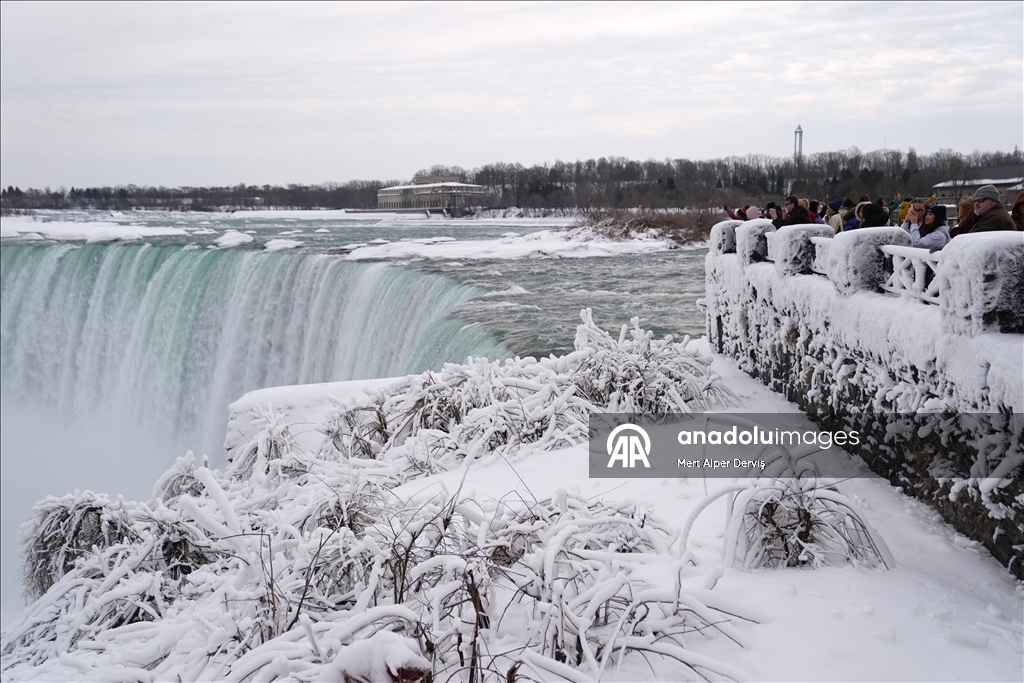 Niagara Falls Partially Freezes