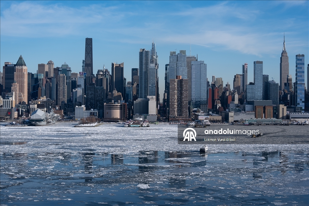 Ледяные глыбы на Гудзоне после двухнедельных морозов