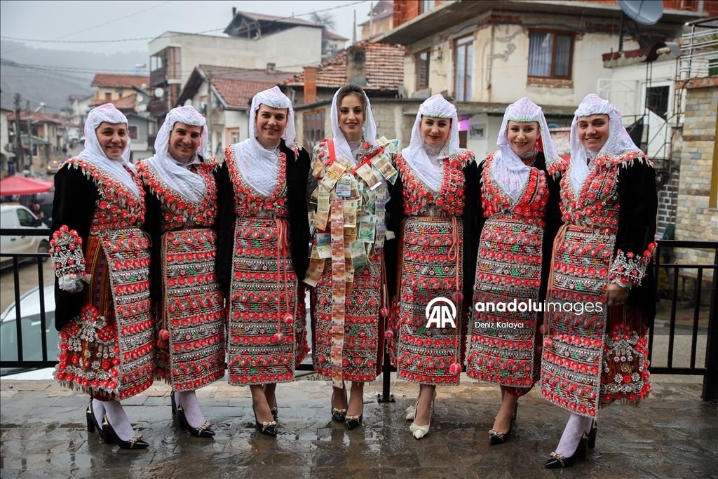 Bulgaristan’ın Ribnovo köyünde “gelina” geleneği yaşatılmaya devam ediyor
