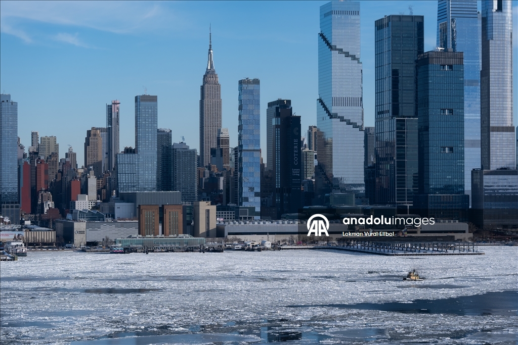 Ледяные глыбы на Гудзоне после двухнедельных морозов