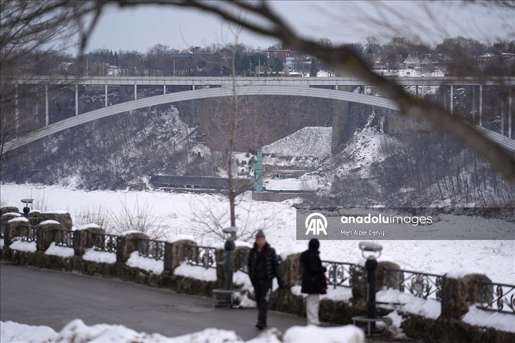 Niagara Falls Partially Freezes