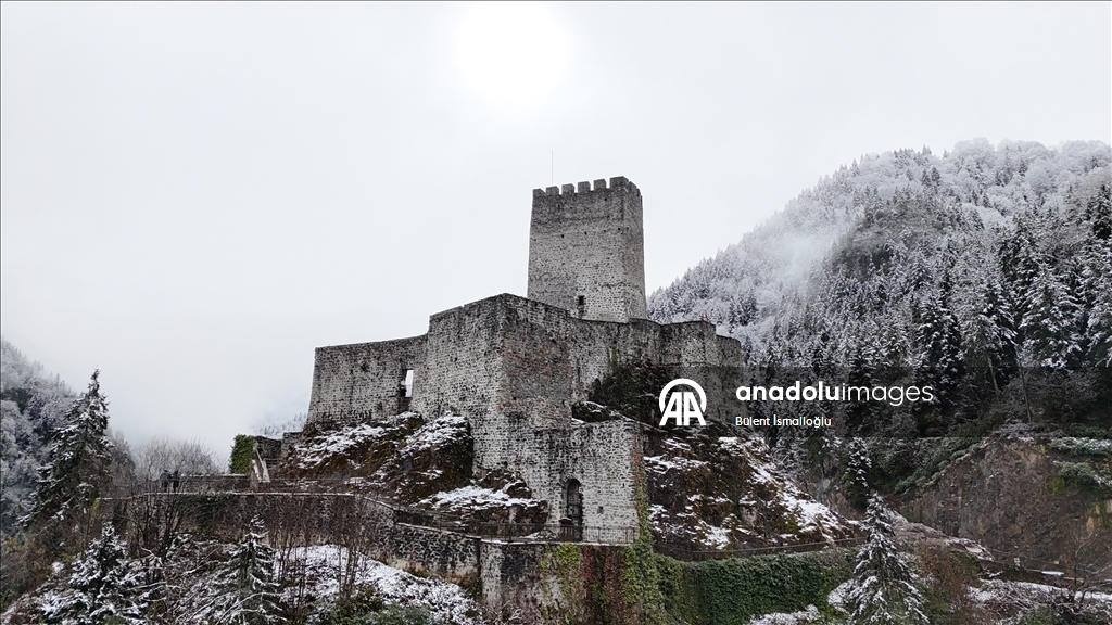 Zil Kale ve Ayder Yaylası beyaz örtüyle kaplandı