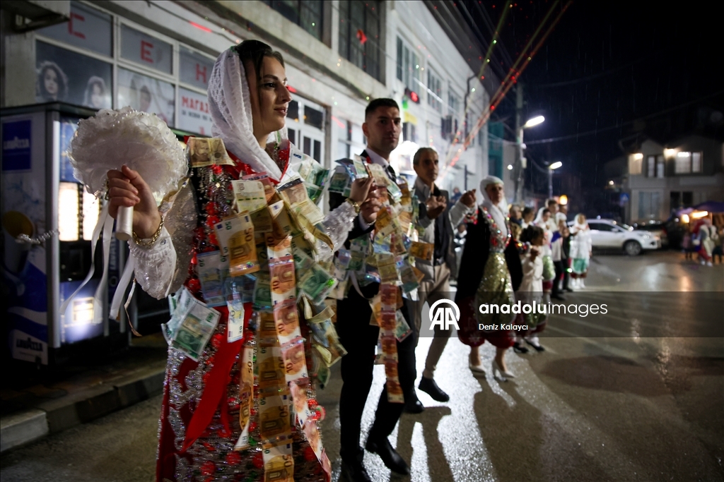 Bulgaristan’ın Ribnovo köyünde “gelina” geleneği yaşatılmaya devam ediyor