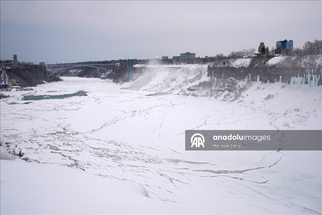 Niagara Falls Partially Freezes