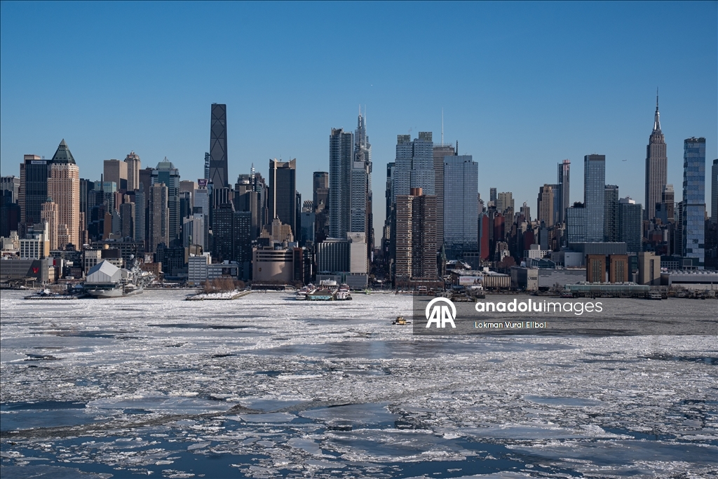 Ледяные глыбы на Гудзоне после двухнедельных морозов