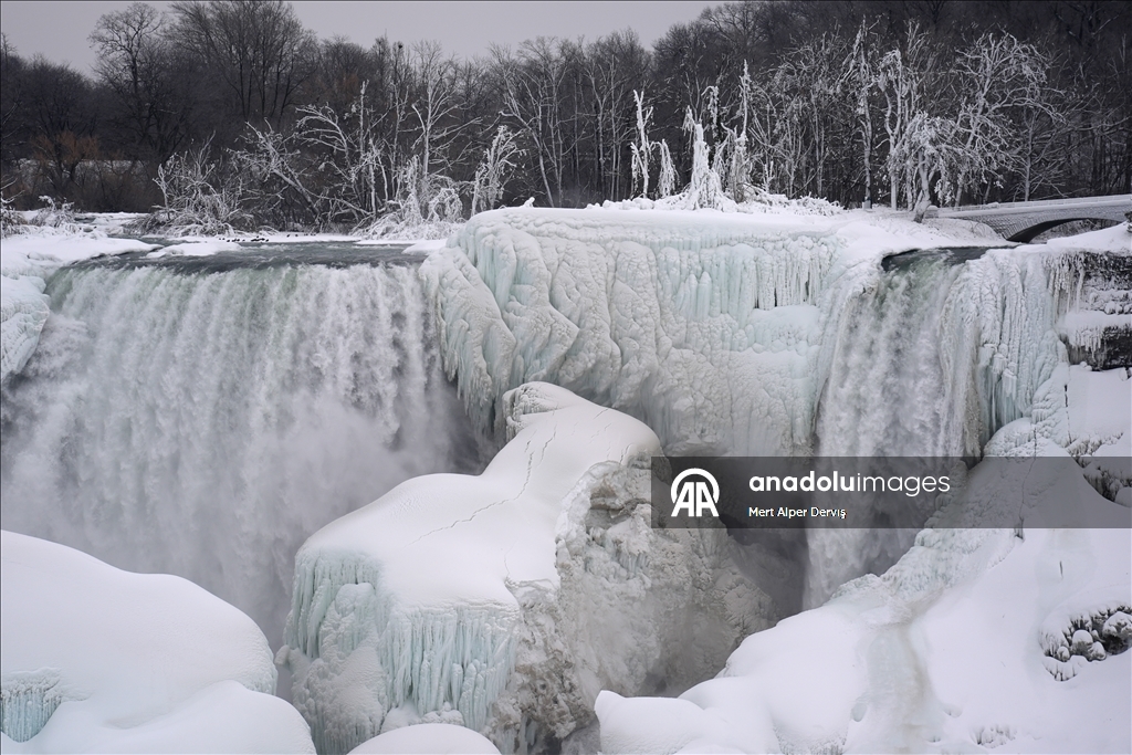 Niagara Falls Partially Freezes