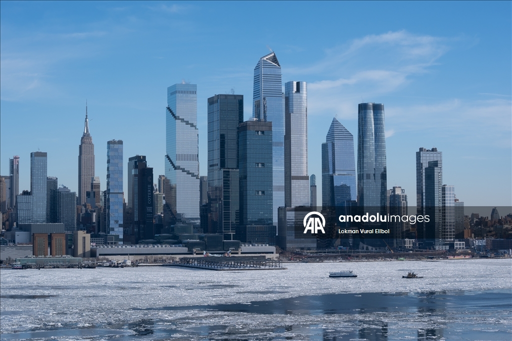 Ледяные глыбы на Гудзоне после двухнедельных морозов