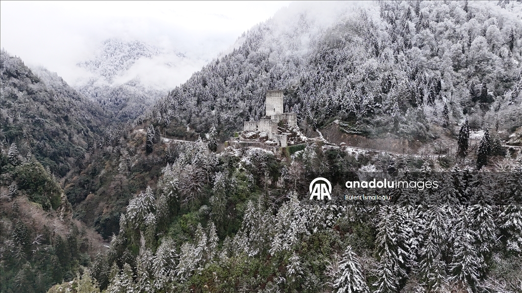 Zil Kale ve Ayder Yaylası beyaz örtüyle kaplandı