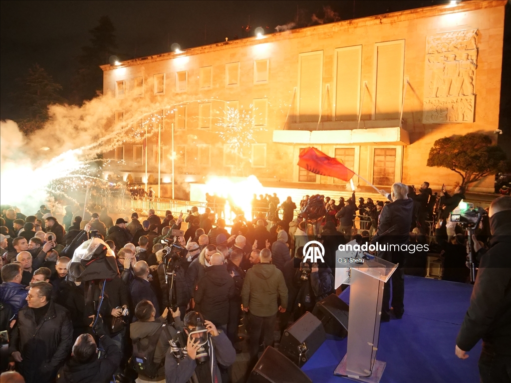 Албанская полиция применила водометы для разгона акции протеста оппозиции