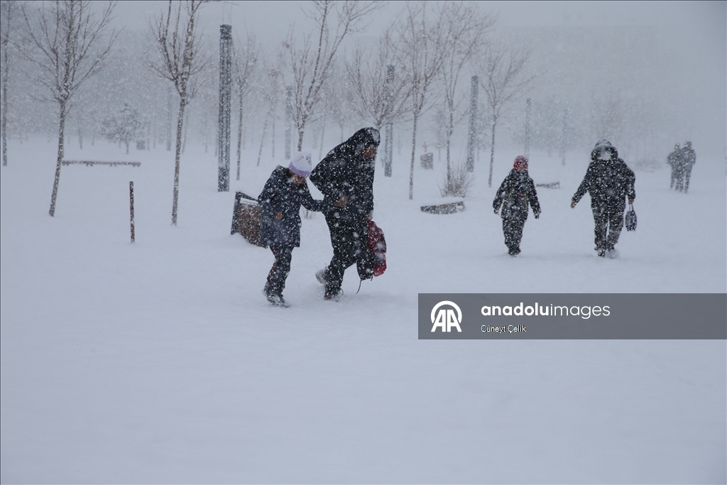 В многих регионах Турции наблюдается снег и холодная погода 1