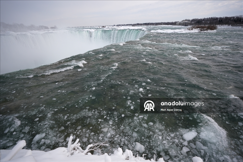 Niagara Falls Partially Freezes