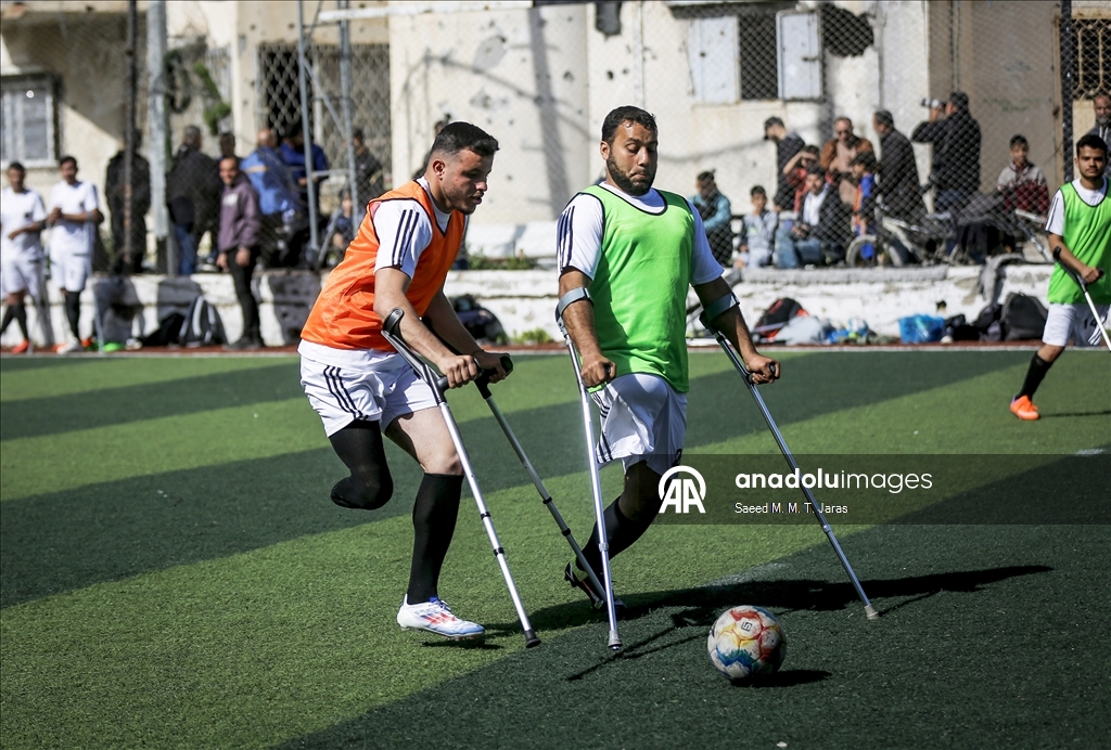 İsrail saldırıları sonucu ampute edilen Filistinliler, futbol takımı kurarak sahaya çıktı