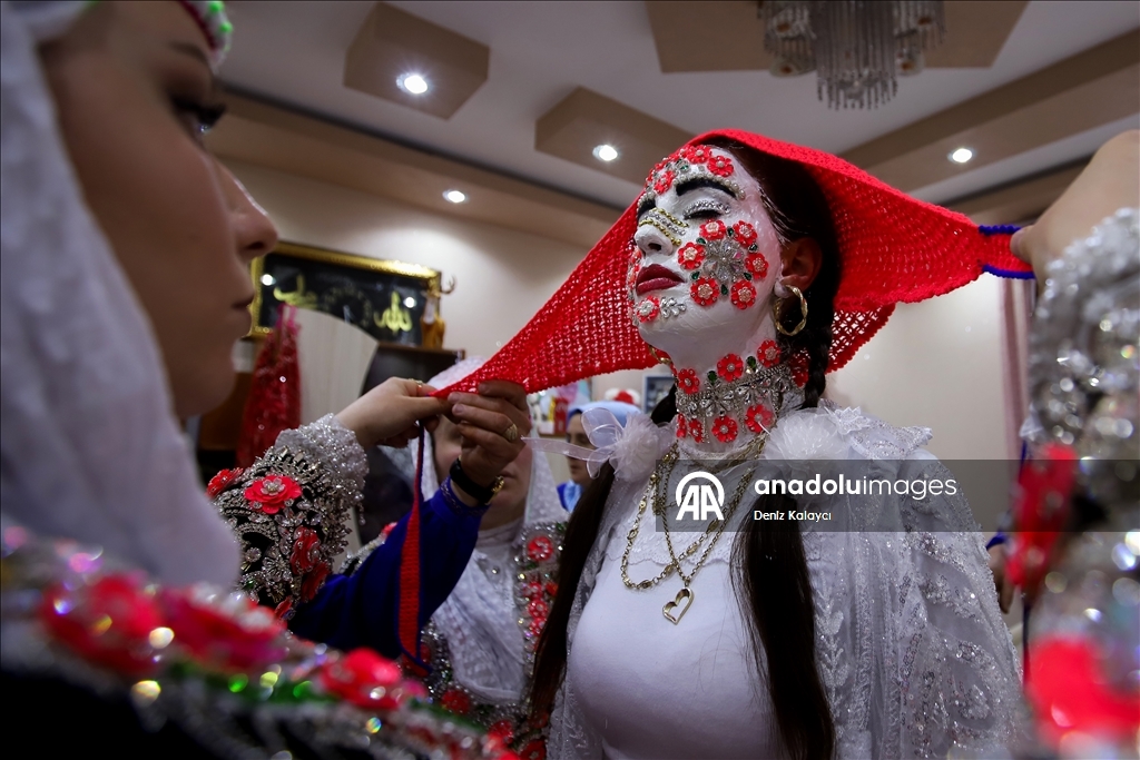 Bulgaristan’ın Ribnovo köyünde “gelina” geleneği yaşatılmaya devam ediyor