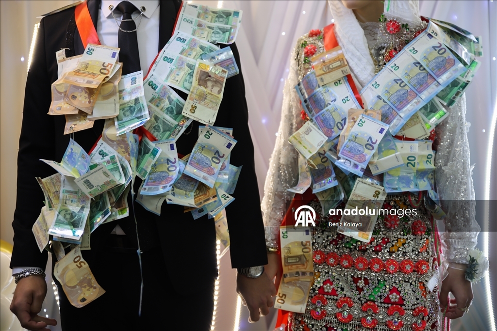 Bulgaristan’ın Ribnovo köyünde “gelina” geleneği yaşatılmaya devam ediyor