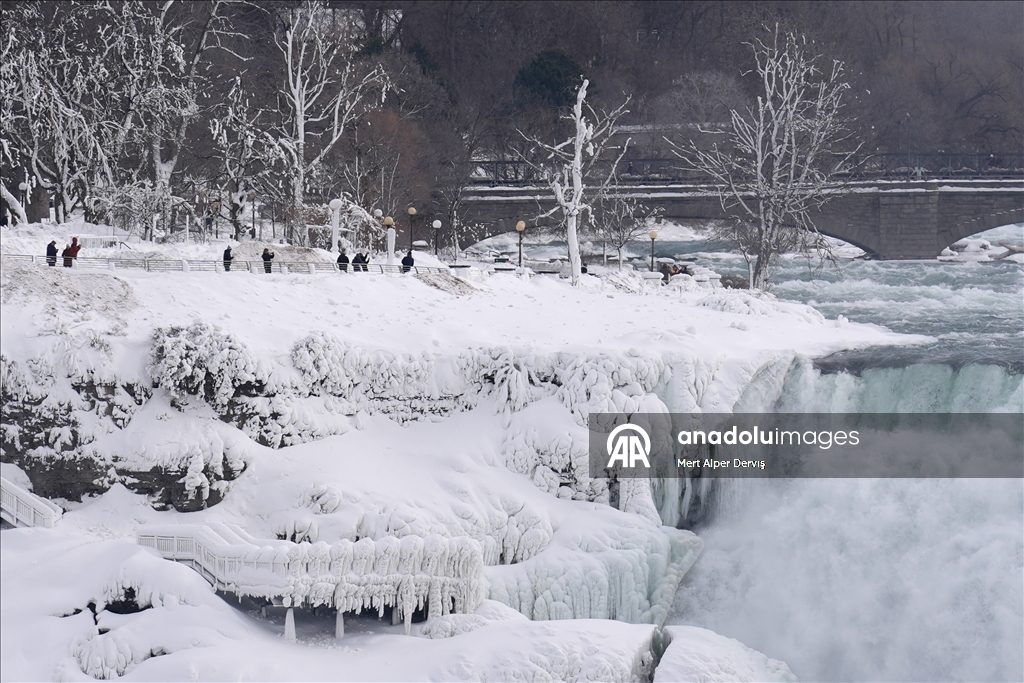 Niagara Falls Partially Freezes
