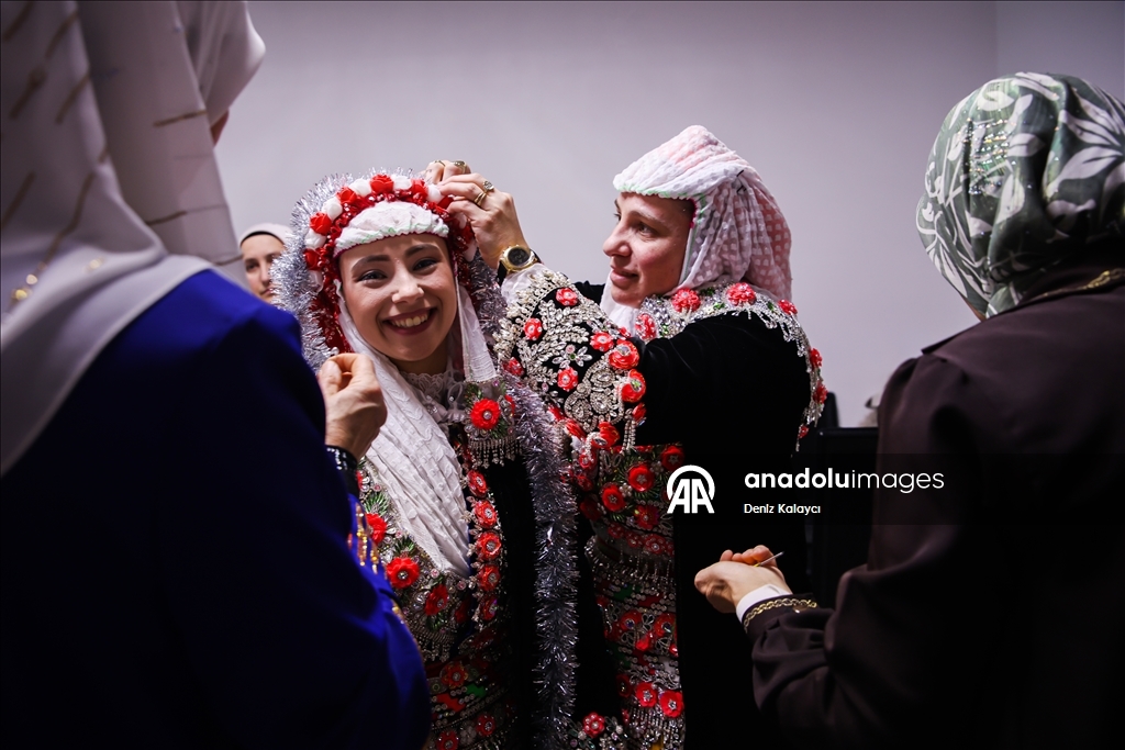 Bulgaristan’ın Ribnovo köyünde “gelina” geleneği yaşatılmaya devam ediyor