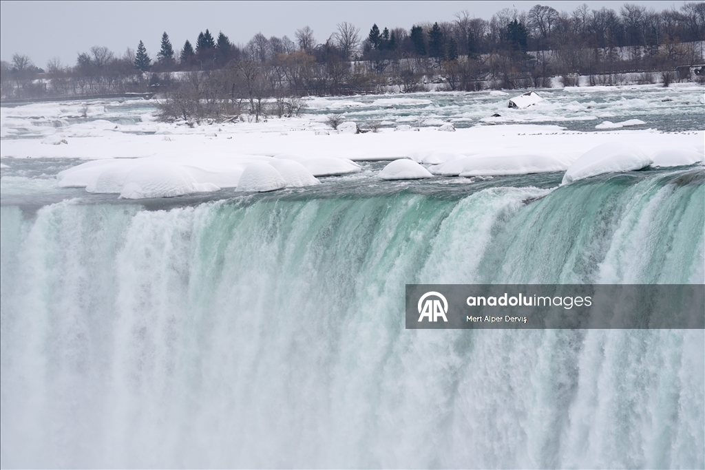 Niagara Falls Partially Freezes