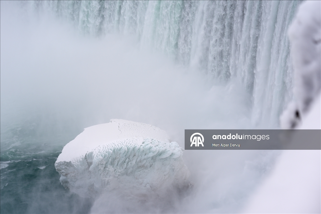 Niagara Falls Partially Freezes