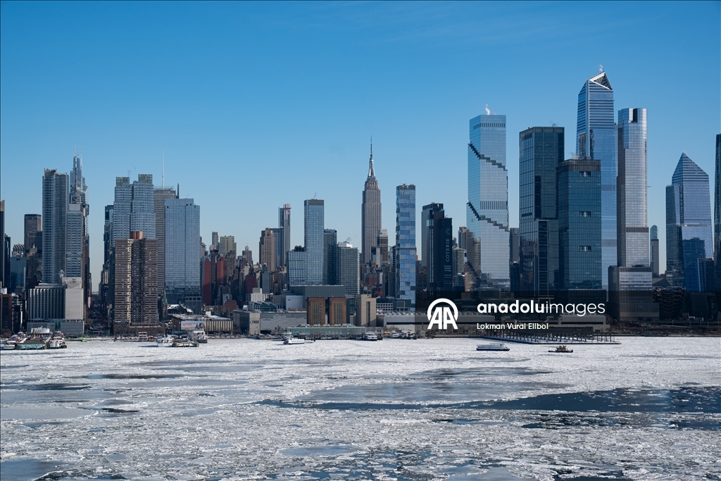 Ледяные глыбы на Гудзоне после двухнедельных морозов