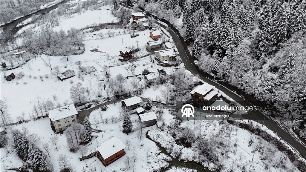 Zil Kale ve Ayder Yaylası beyaz örtüyle kaplandı