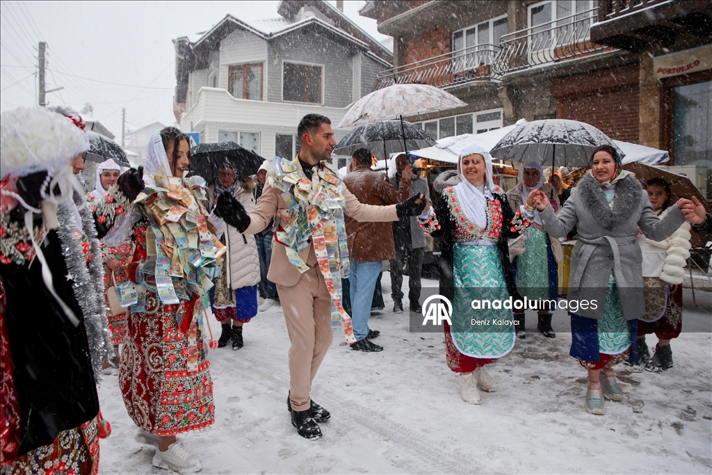 Bulgaristan’ın Ribnovo köyünde “gelina” geleneği yaşatılmaya devam ediyor