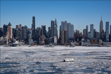 Ледяные глыбы на Гудзоне после двухнедельных морозов