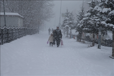 В многих регионах Турции наблюдается снег и холодная погода